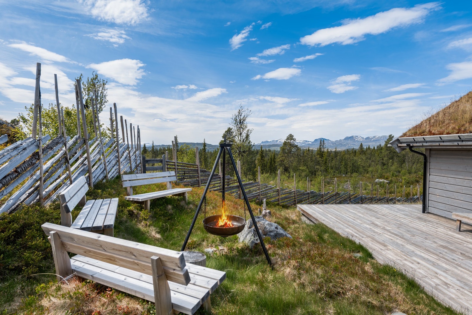 Fyr opp bålpannen og nyt hyttelivets gleder til det fulle Galleribilde
