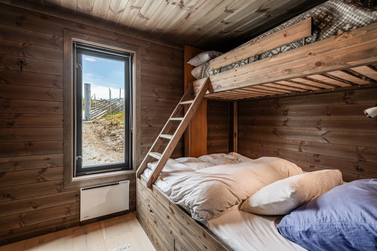 Med hyttens tre soverom, er det plass til hele familien Galleribilde