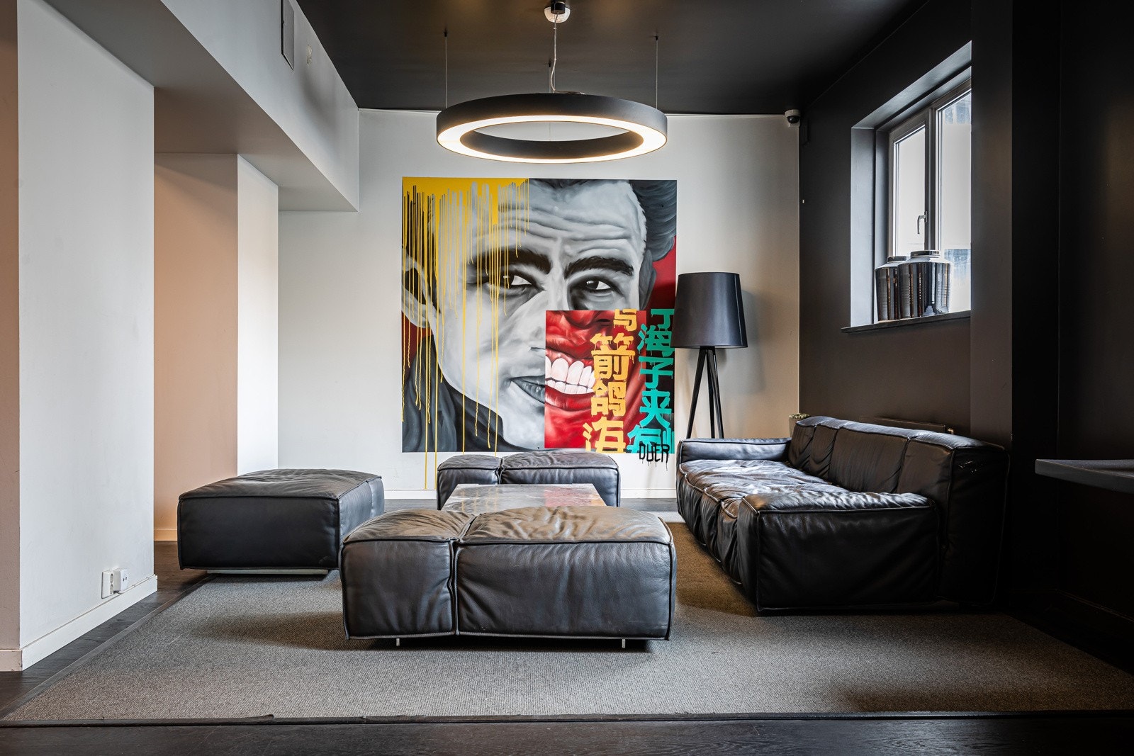 I førsteetasje er det lounge Galleribilde