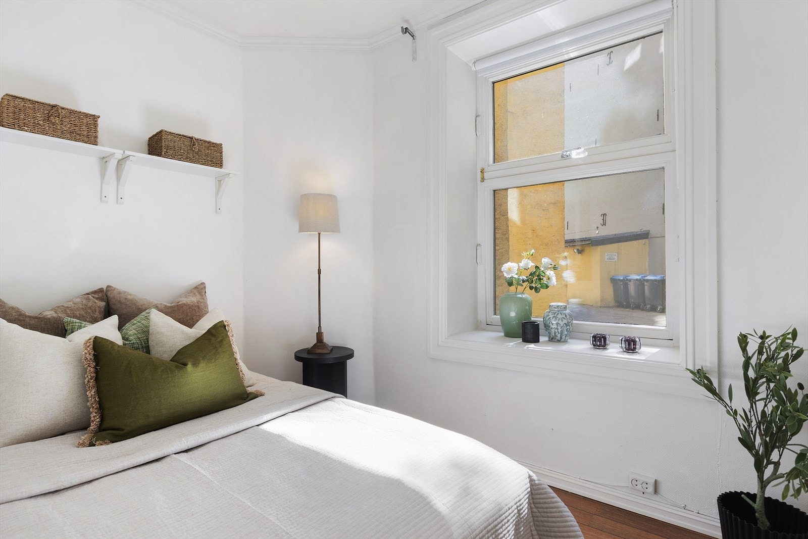 Det andre soverommet er i god størrelse - også her med plass til seng og tilhørende møblement. Galleribilde