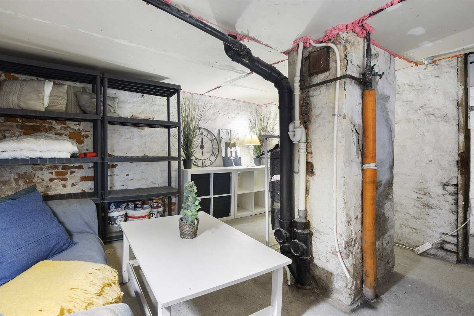 Svært gode lagringsmuligheter, så om man har et stort flyttelass er denne leiligheten perfekt for deg! Galleribilde