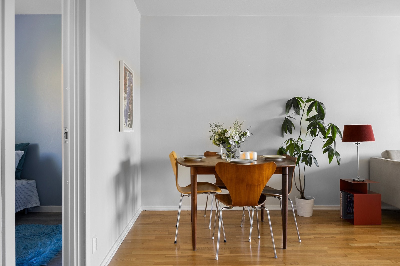 God plass til spisebord i stuen Galleribilde