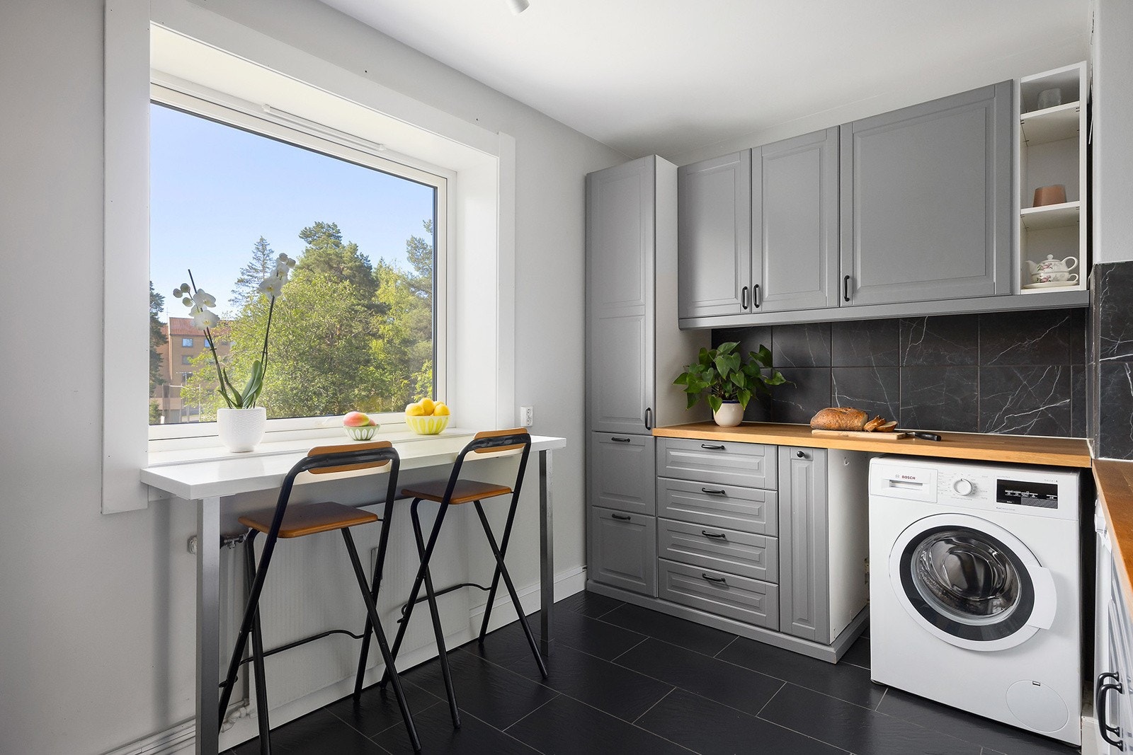 Opplegg for vaskemaskin og oppvaskmaskin på kjøkken Galleribilde