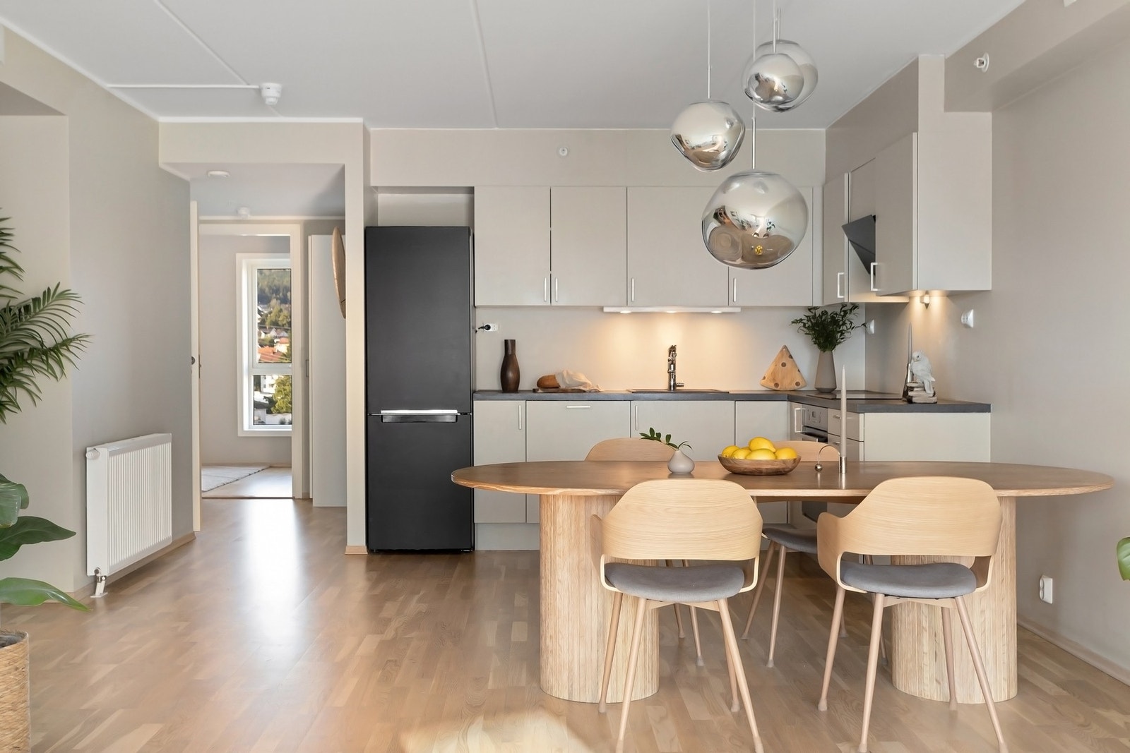 Den delikate fargepaletten skaper harmoni og et moderne uttrykk. Galleribilde