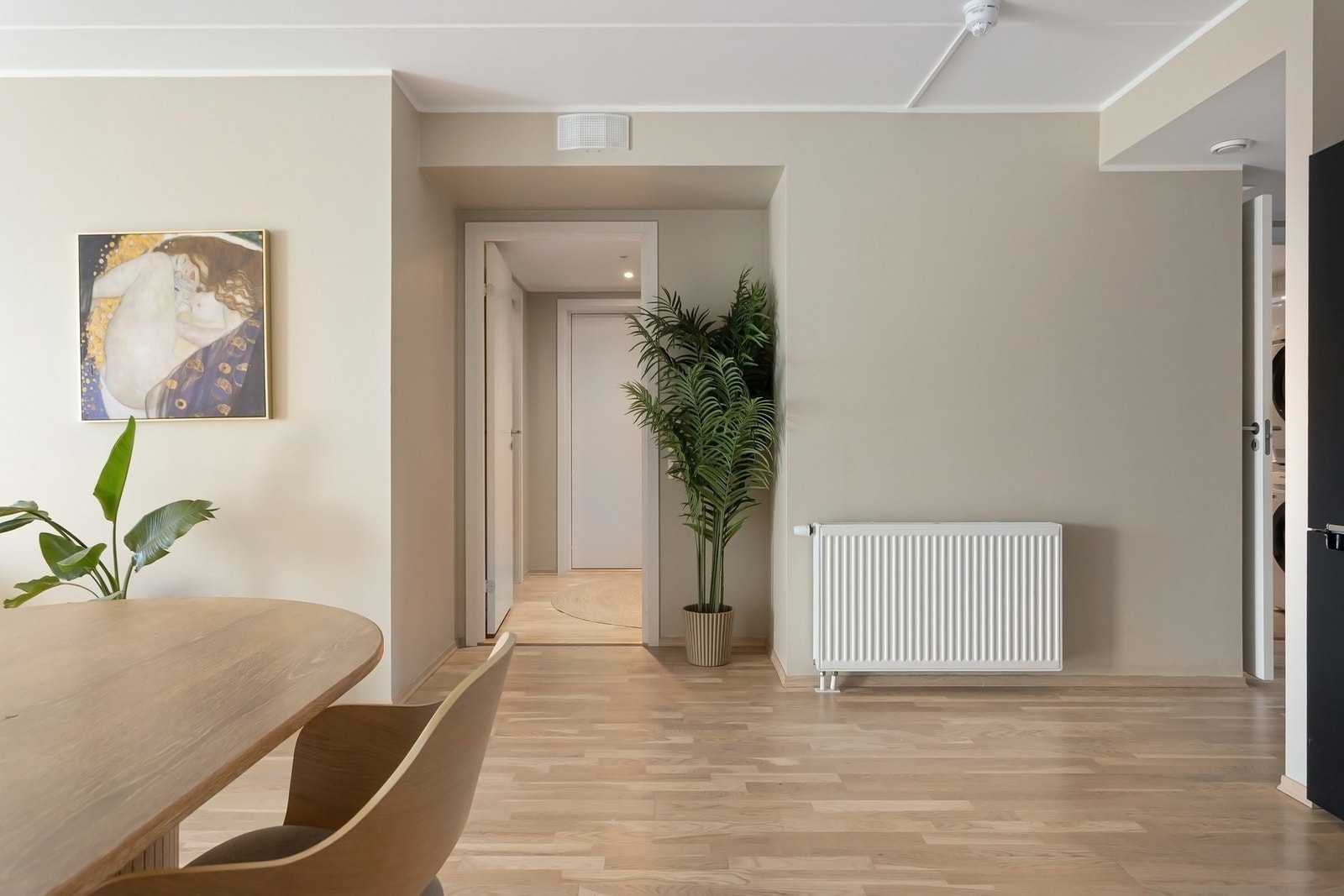 Leiligheten varmes opp via radiatorer tilknyttet fjernvarme. Galleribilde