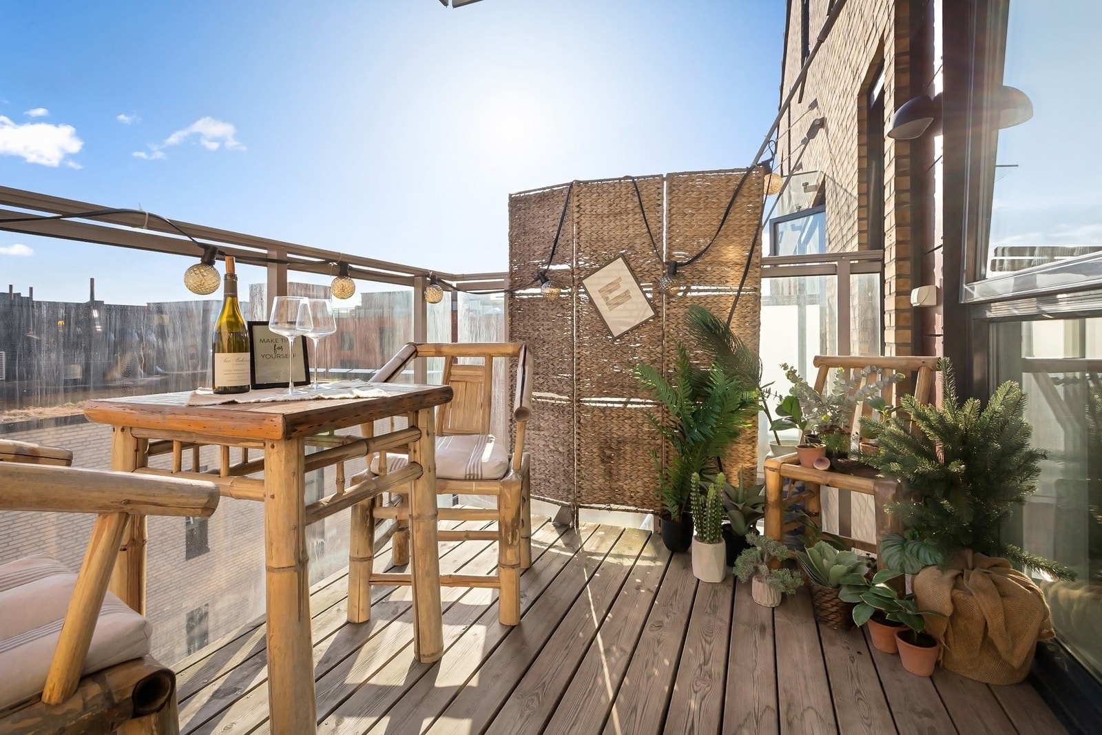 Utgang til en stor, solrik balkong på 7 kvm. Galleribilde