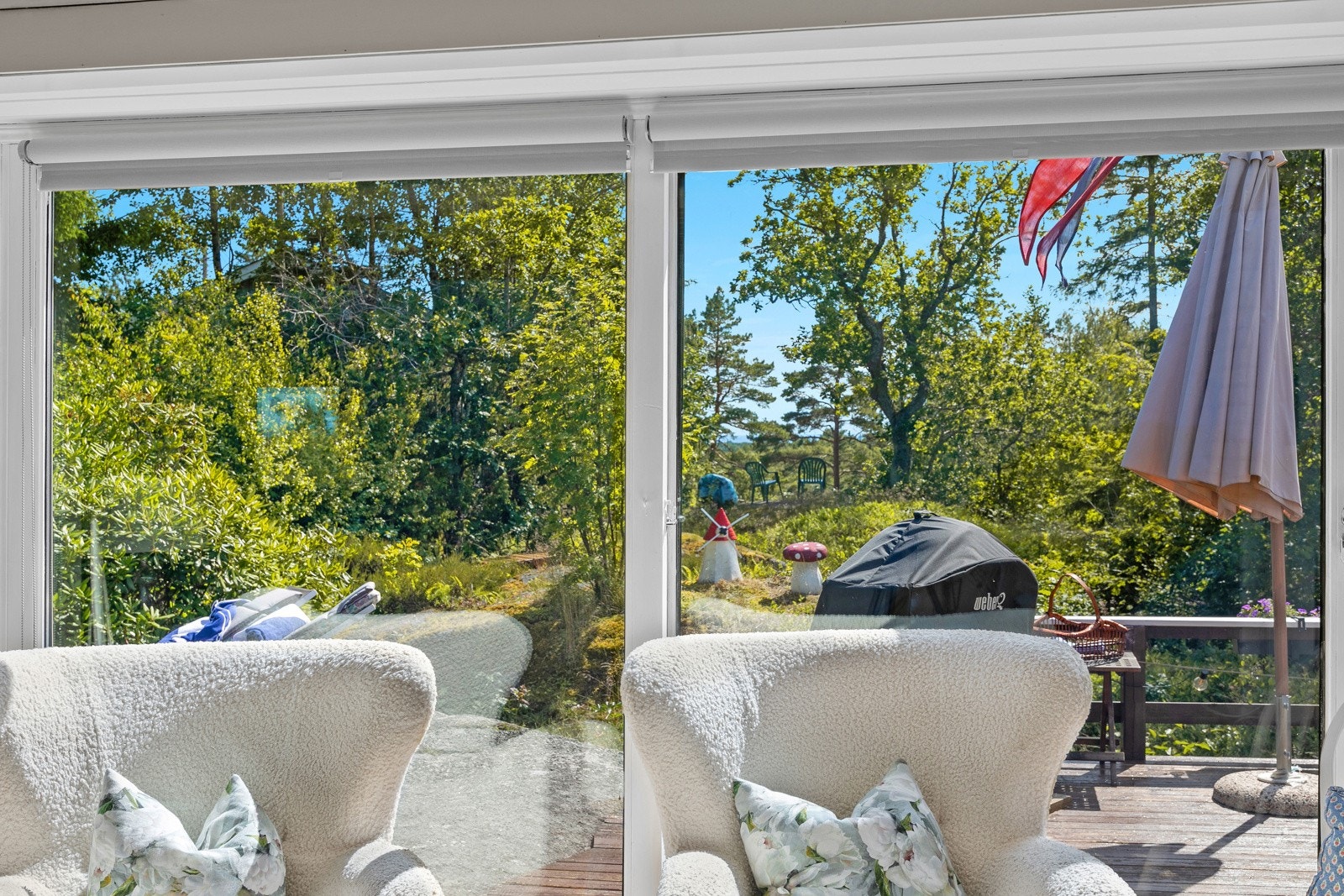 Eiendommen er omringet av vakker natur - her får du både et flott uteområde og et manfold av turmuligheter Galleribilde