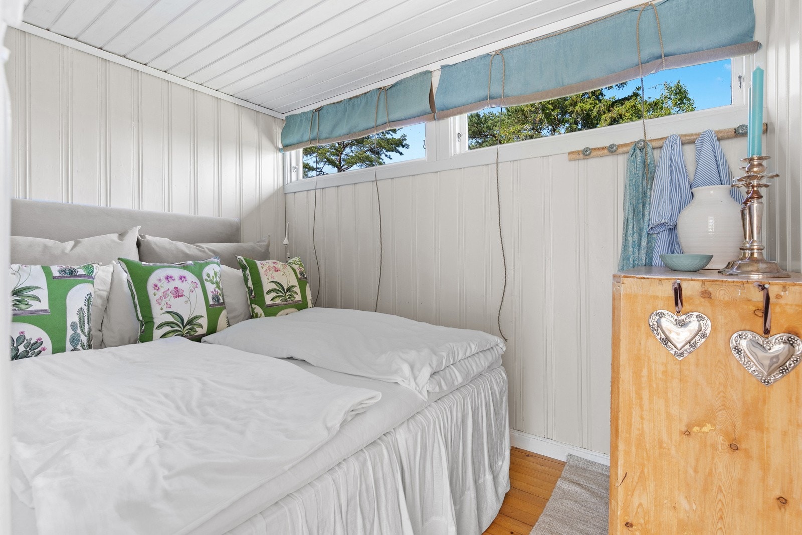 Eiendommen byr på to soverom i hytta samt et anneks Galleribilde