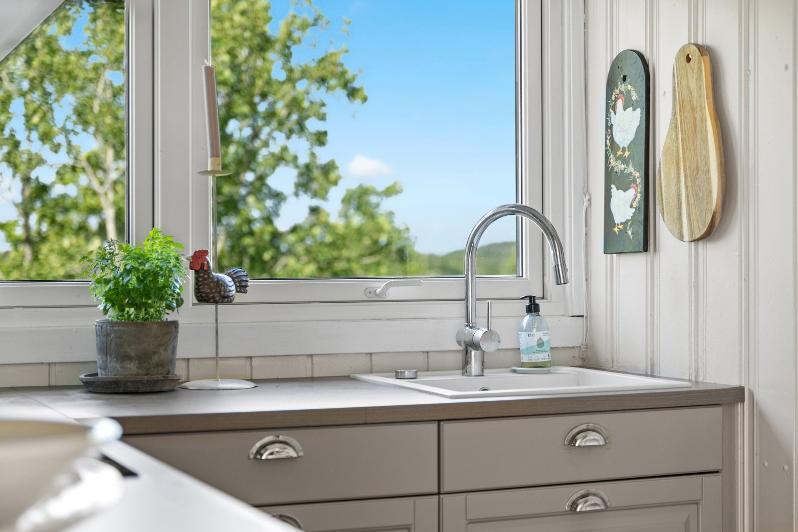 Kjøkkenet er nylig oppgradert og holder dermed en moderne standard Galleribilde