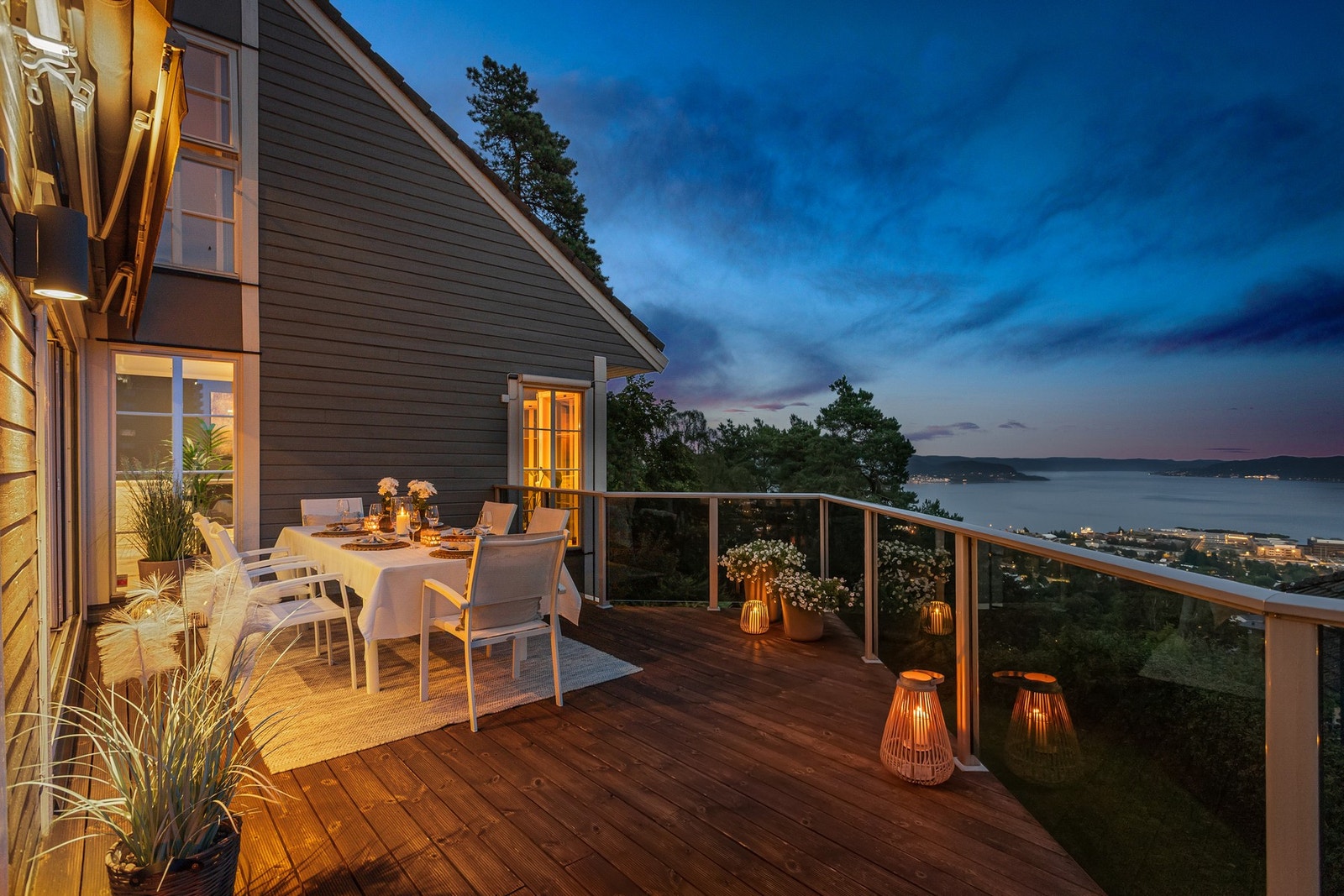 Nyt gode måltider med en fantastisk utsikt. Galleribilde