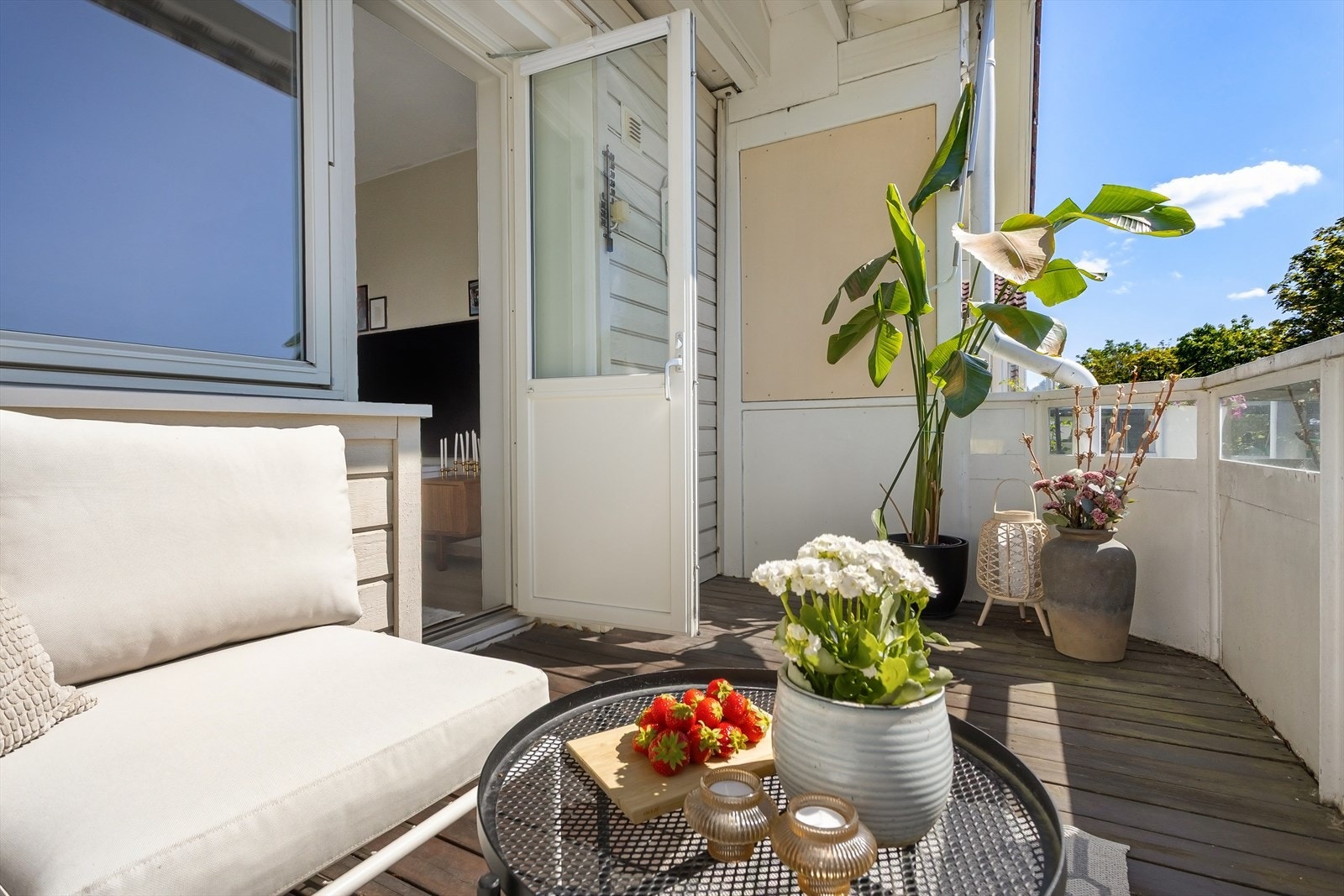 På balkongen har du sommersol fra ca. kl. 12. Galleribilde