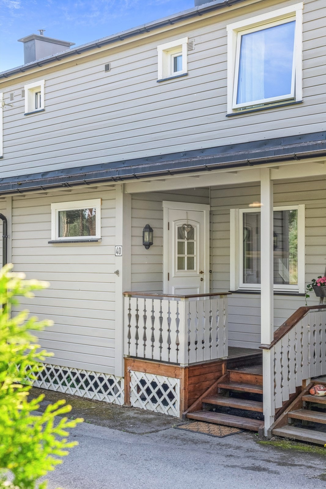 Et hyggelig inngangsparti ønsker deg velkommen inn Galleribilde