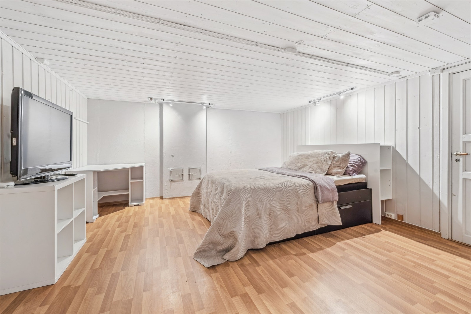 Innredet rom i kjelleren - Rommet tilfredsstiller ikke krav til dagslysflate og er ikke godkjent for varig opphold Galleribilde