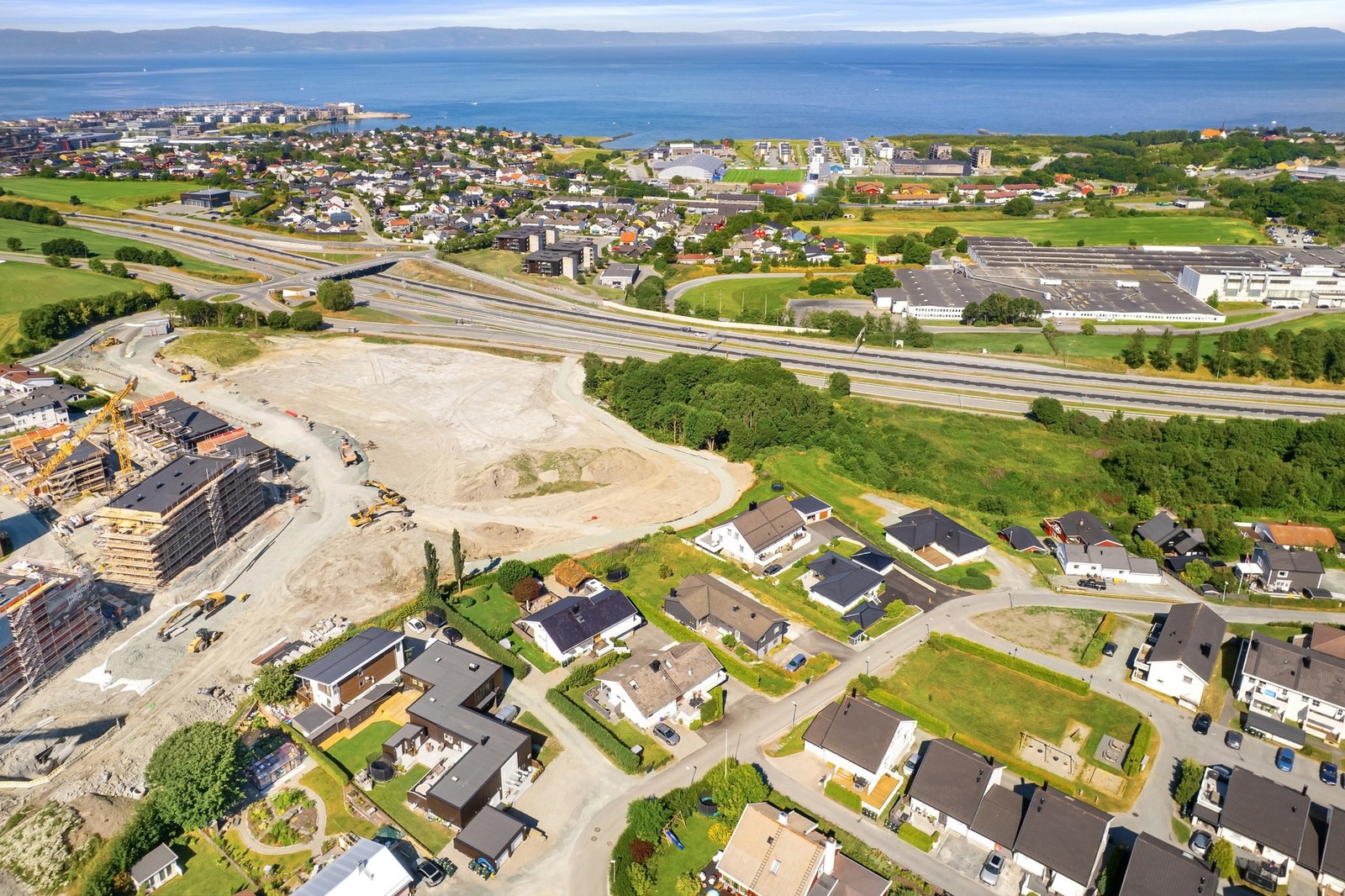 Det vil også bli etablert en kollektivtrasé på undersiden Overvik. Galleribilde