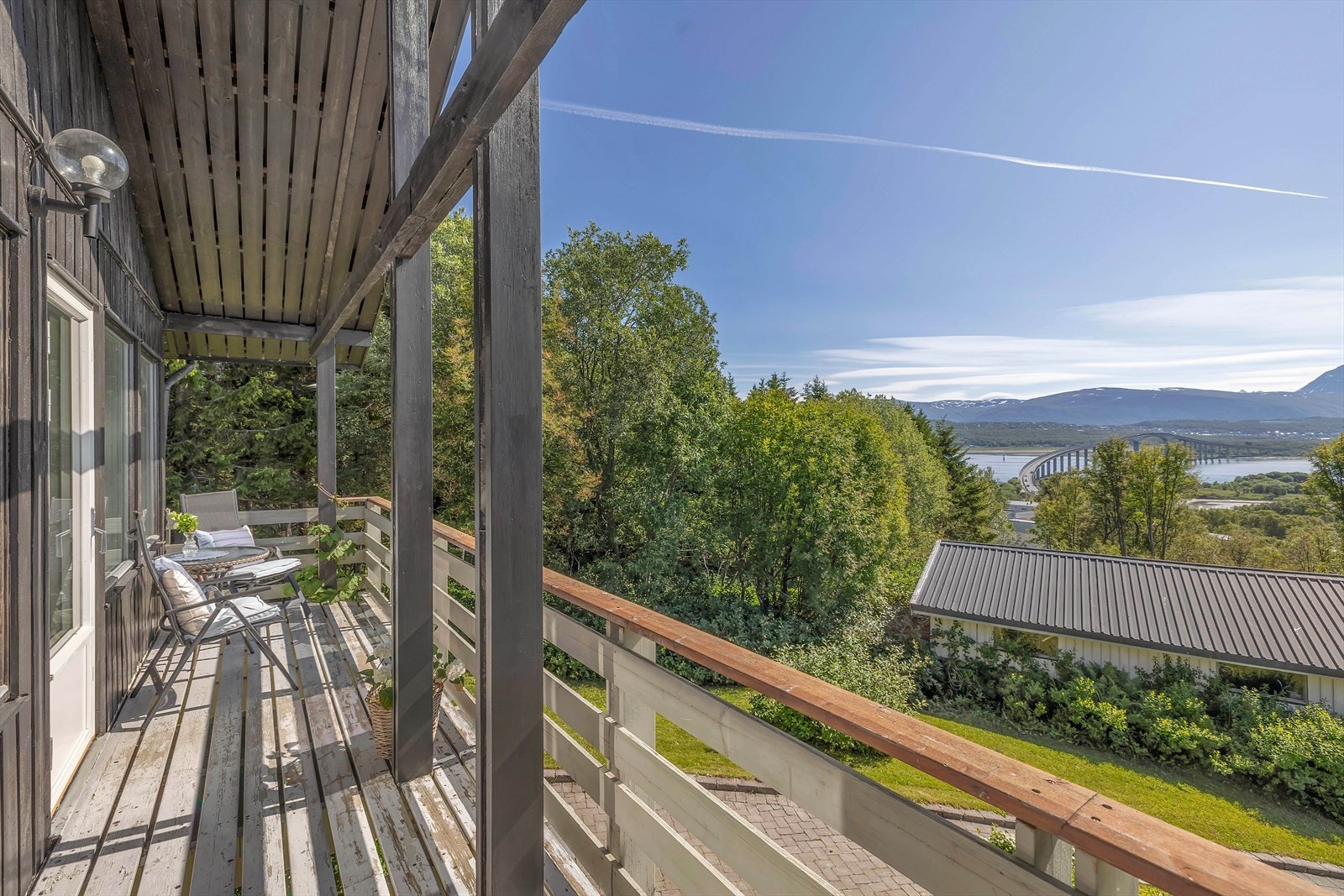 Nydelig solgang og utsikt fra den sørvendte balkongen. Galleribilde