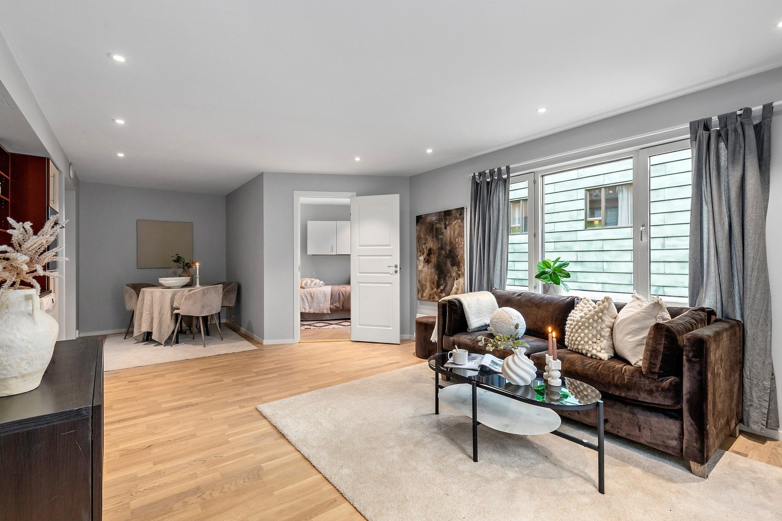 En pen 3-roms hjørneleilighet med attraktiv, urban beliggenhet i hjertet av Solsiden. Galleribilde