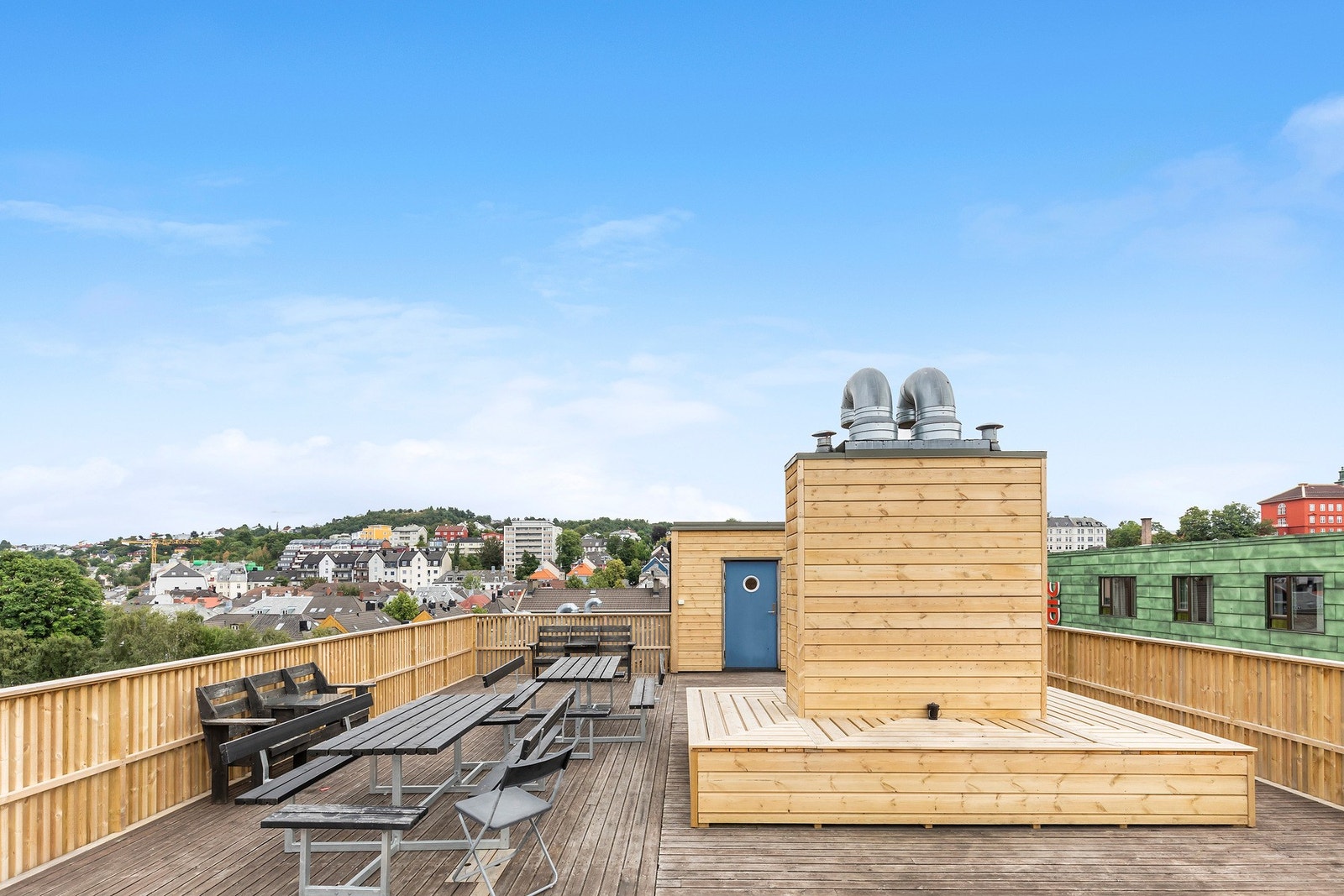 Felles takterrasse som byr på fantastisk utsikt over store deler av Trondheim. Galleribilde