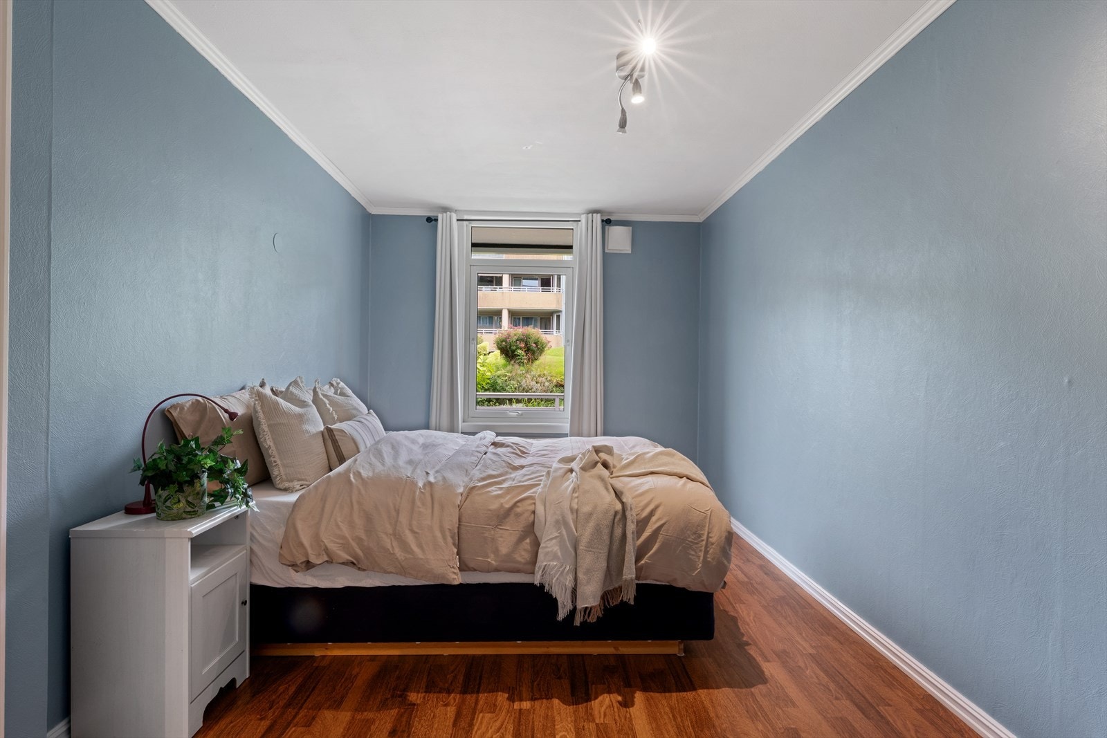 - Soverom 2 måler 12,5m² og har god plass til seng av ønsket størrelse- Galleribilde