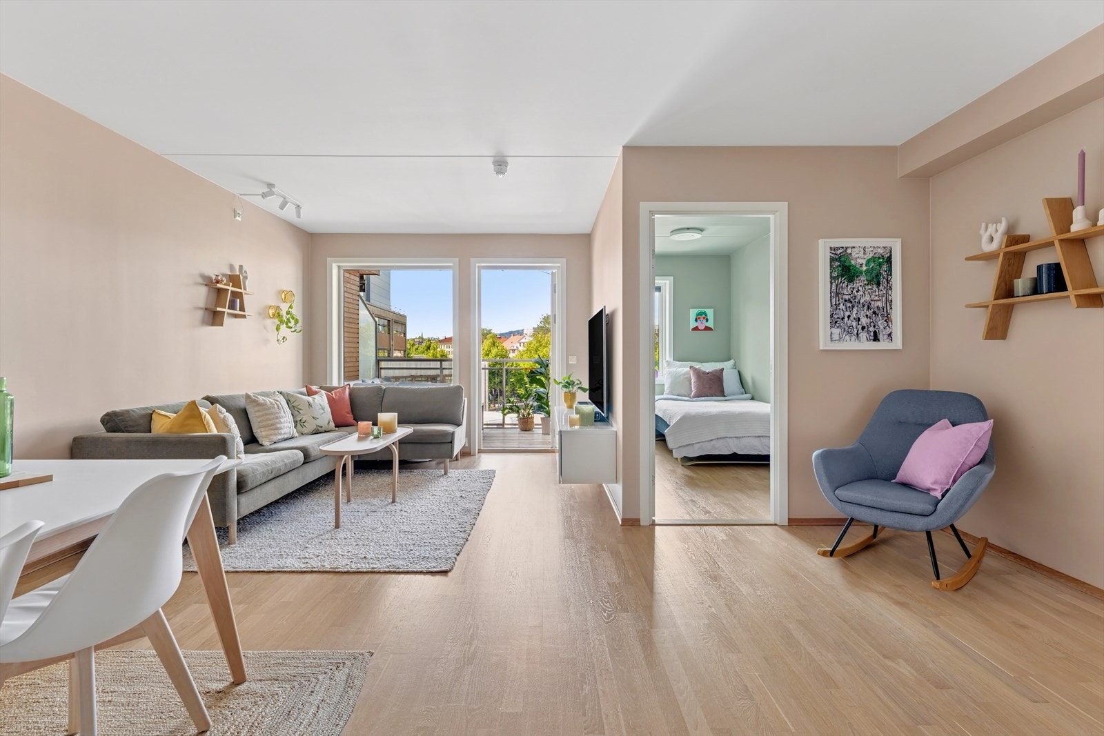 Boligen ligger i et moderne bygg fra 2013 med "alle" fasiliteter og alt du trenger i hverdagen i umiddelbar nærhet! Galleribilde