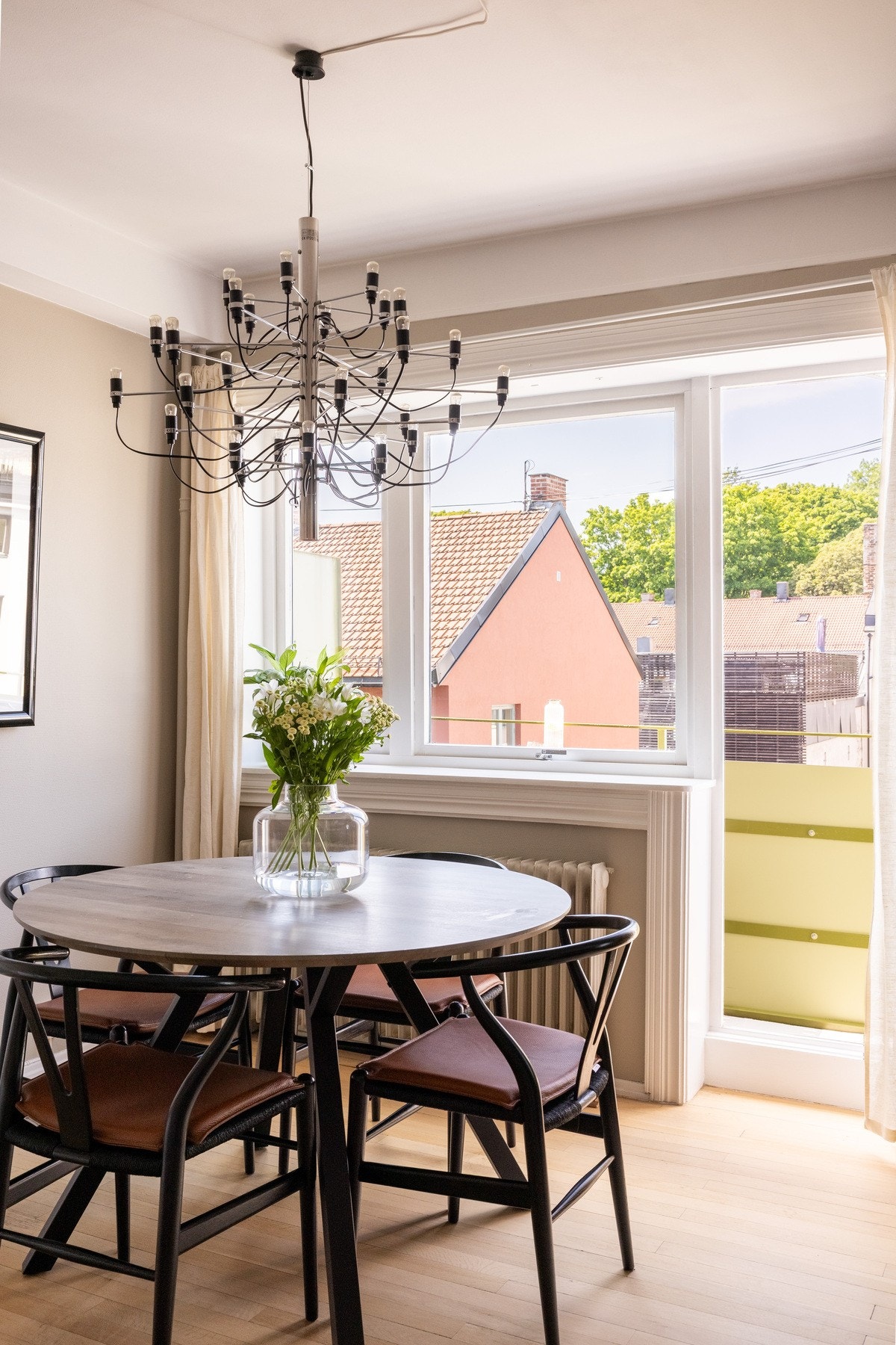 Oppvarming, varmtvann og internett er inkludert i dagens felleskostnader. Galleribilde