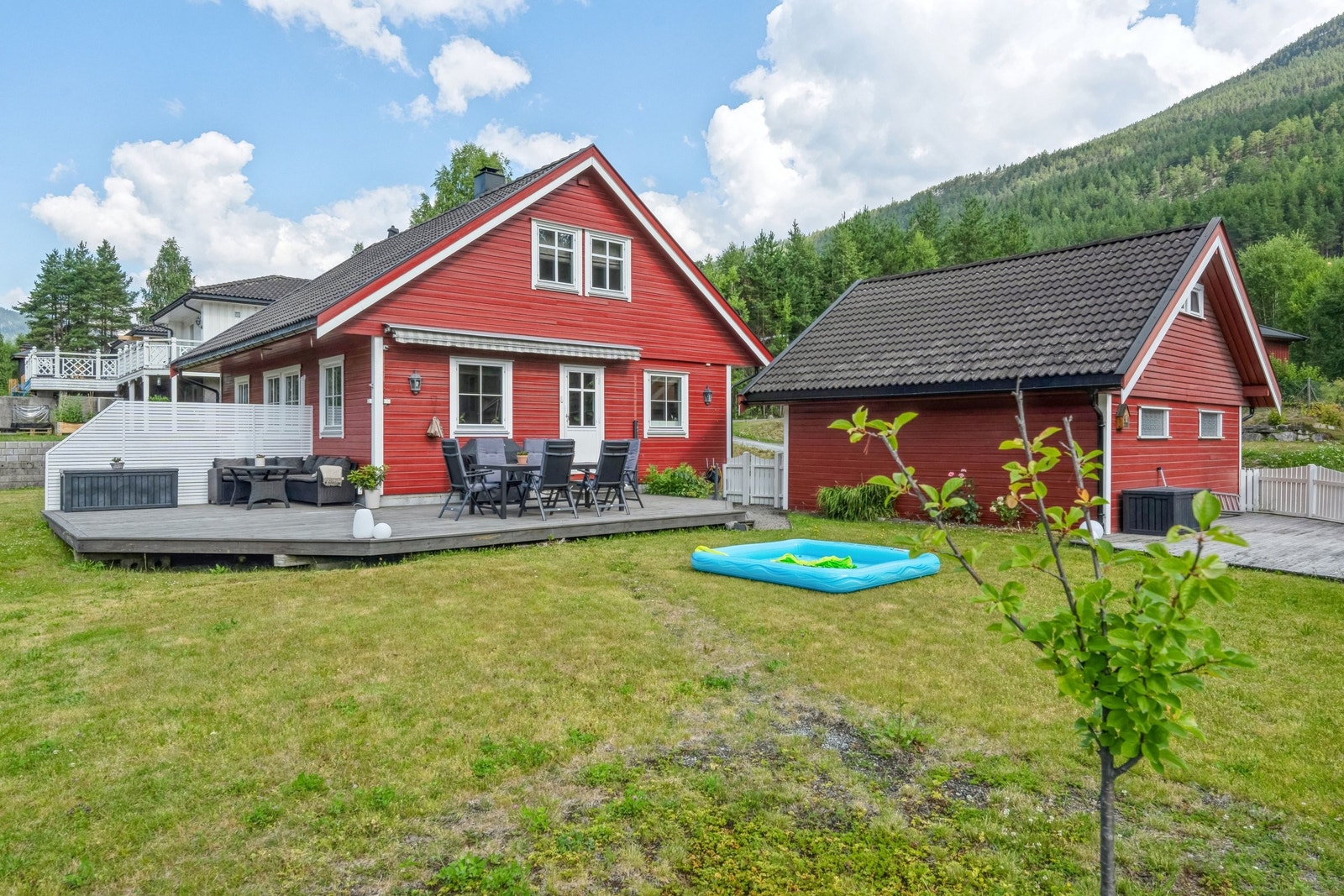 Velkommen til Fuglestigen 12 på Nesbyen østside. Flott og solrik eiendom på 751 m2. Galleribilde