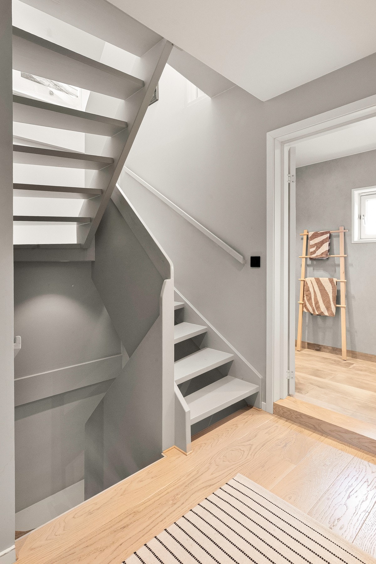 Trappen går videre opp til loftet Galleribilde