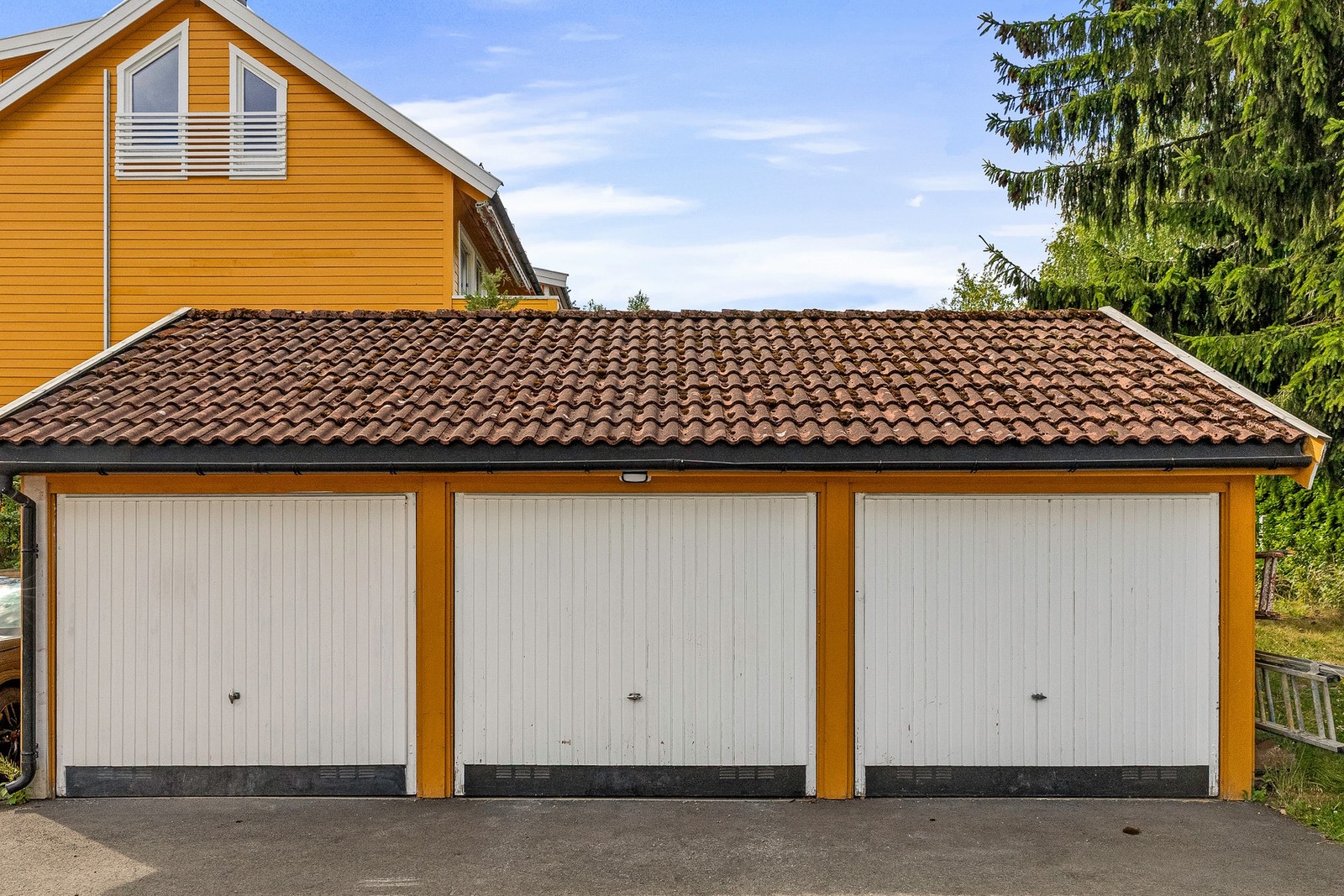 Det følger med en garasje Galleribilde