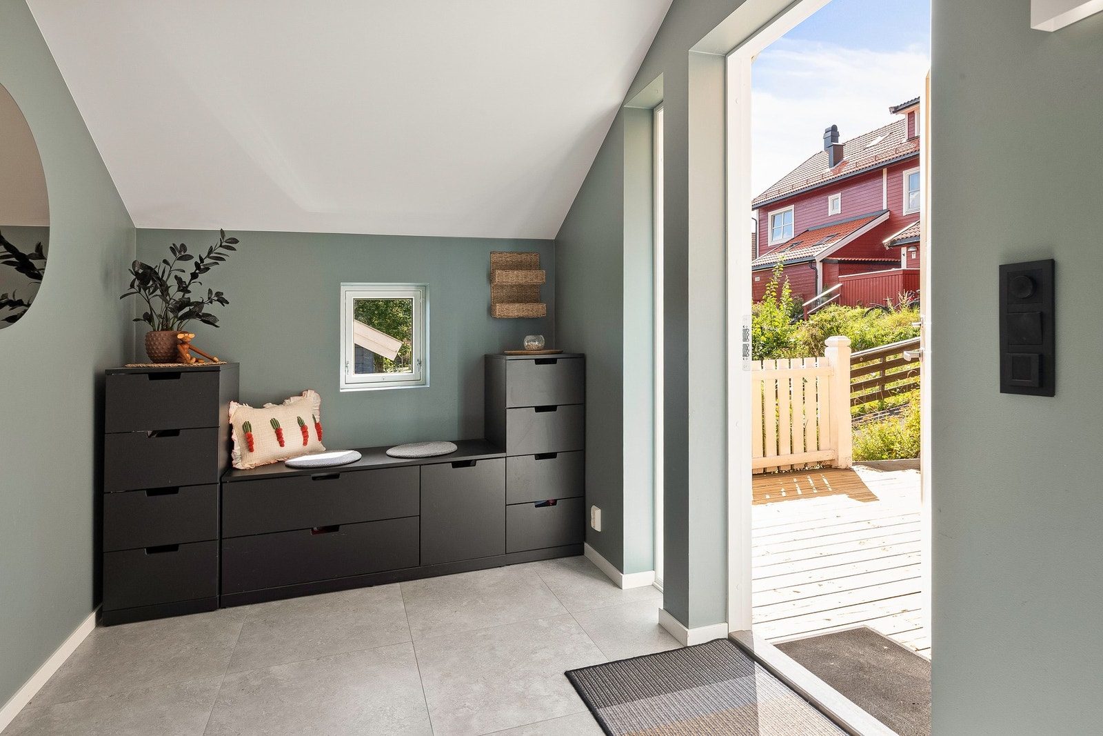 En hyggelig entre med tilstøtende bod Galleribilde