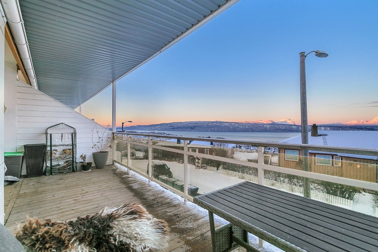 Balkong med flott utsikt mot Ofotfjorden! Galleribilde