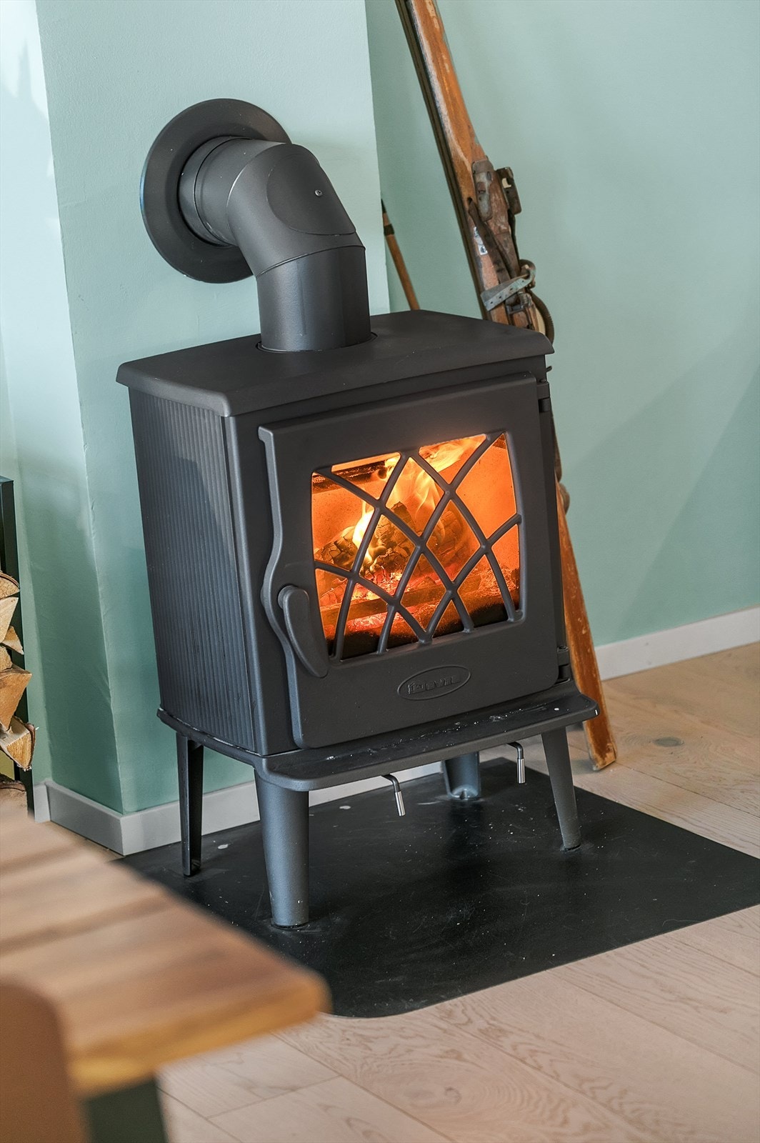 Vedfyring i leiligheten Galleribilde