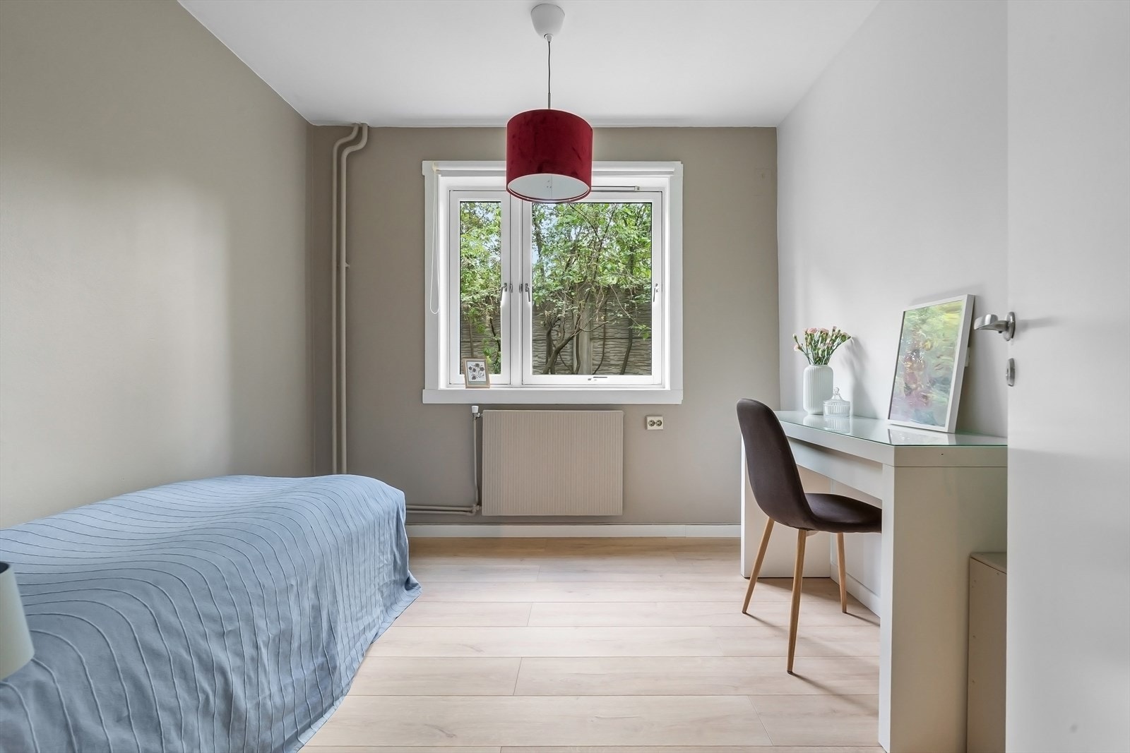 Soverom 2 - Plass til dobbeltseng og garderobe. Galleribilde