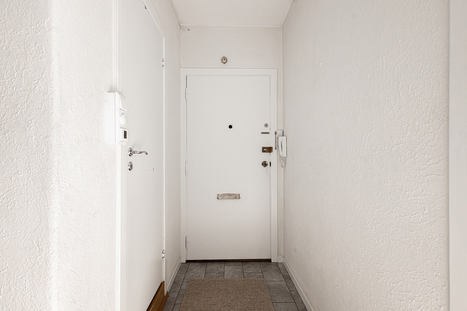 Inngangsparti utstyrt med porttelefon Galleribilde