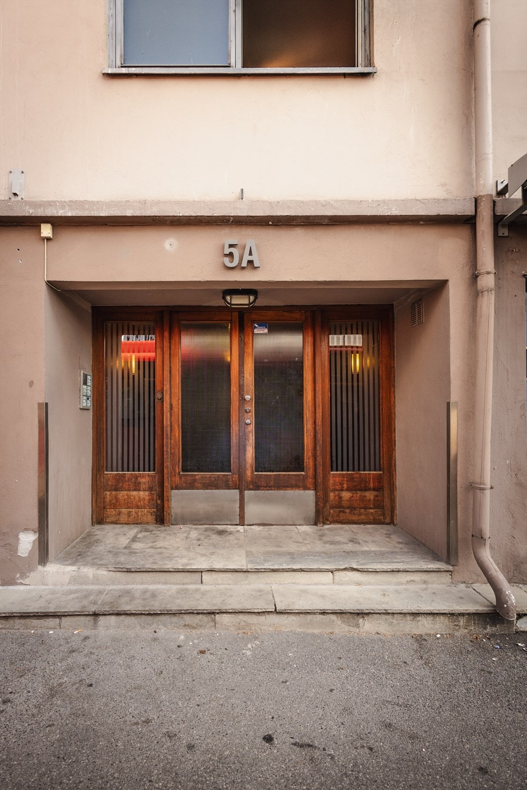 Bygget er fra 1938 - Sameiet består av 40 boligseksjoner og 8 næringsseksjoner Galleribilde