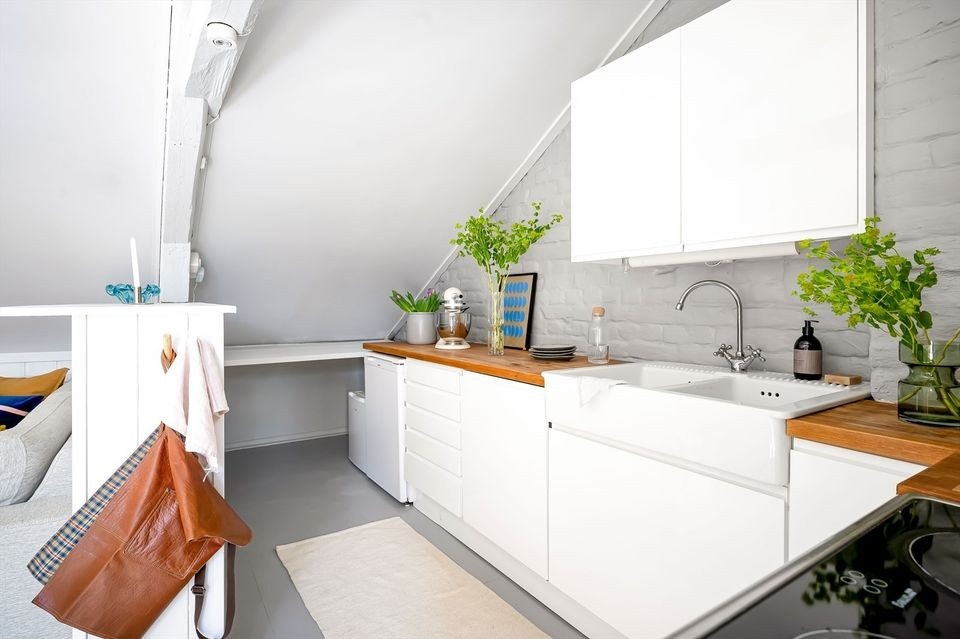 Lys og pen kjøkkeninnredning Galleribilde