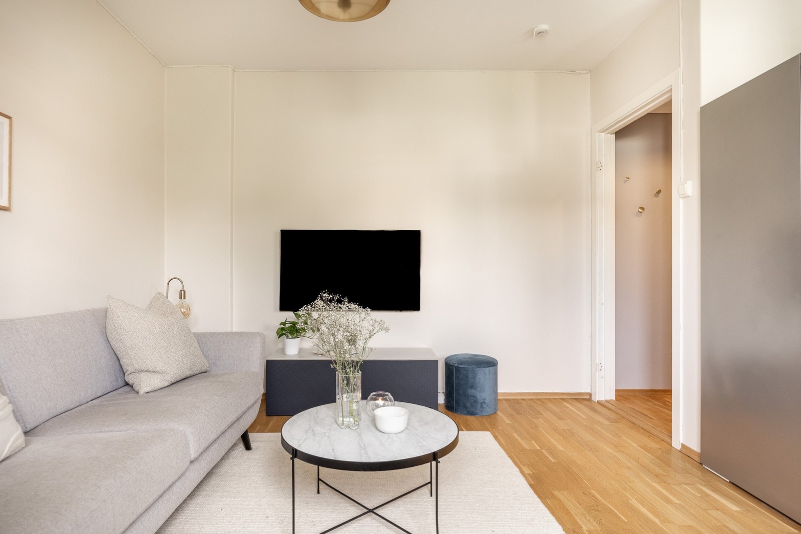 Overflatene er lysmalte i en behagelig fargetone. Galleribilde