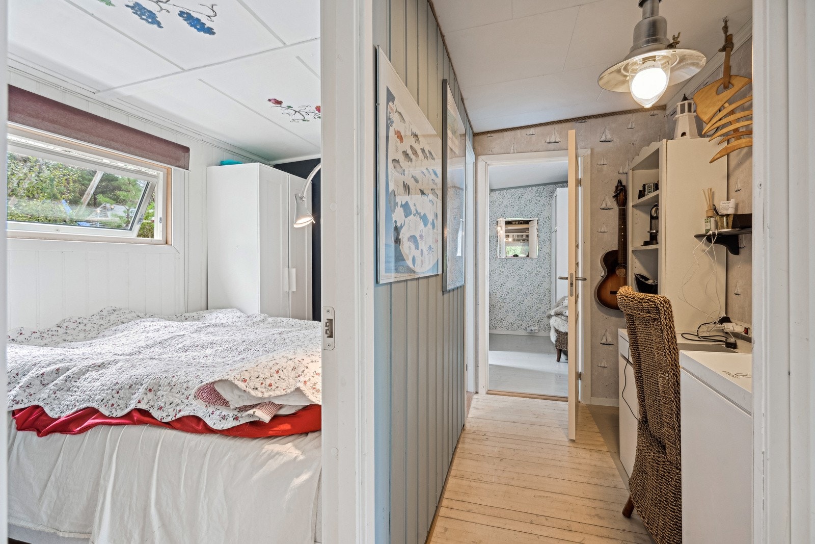 Gangen utenfor soverommene har plass til skap, kontorpult eller hobbysysler. Galleribilde