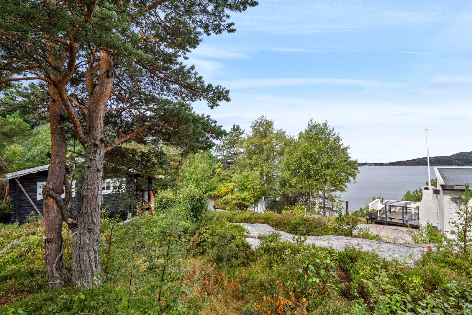 Naturen er trolsk og vakker, samtidig som utsikten byr på maritim stemning. Galleribilde
