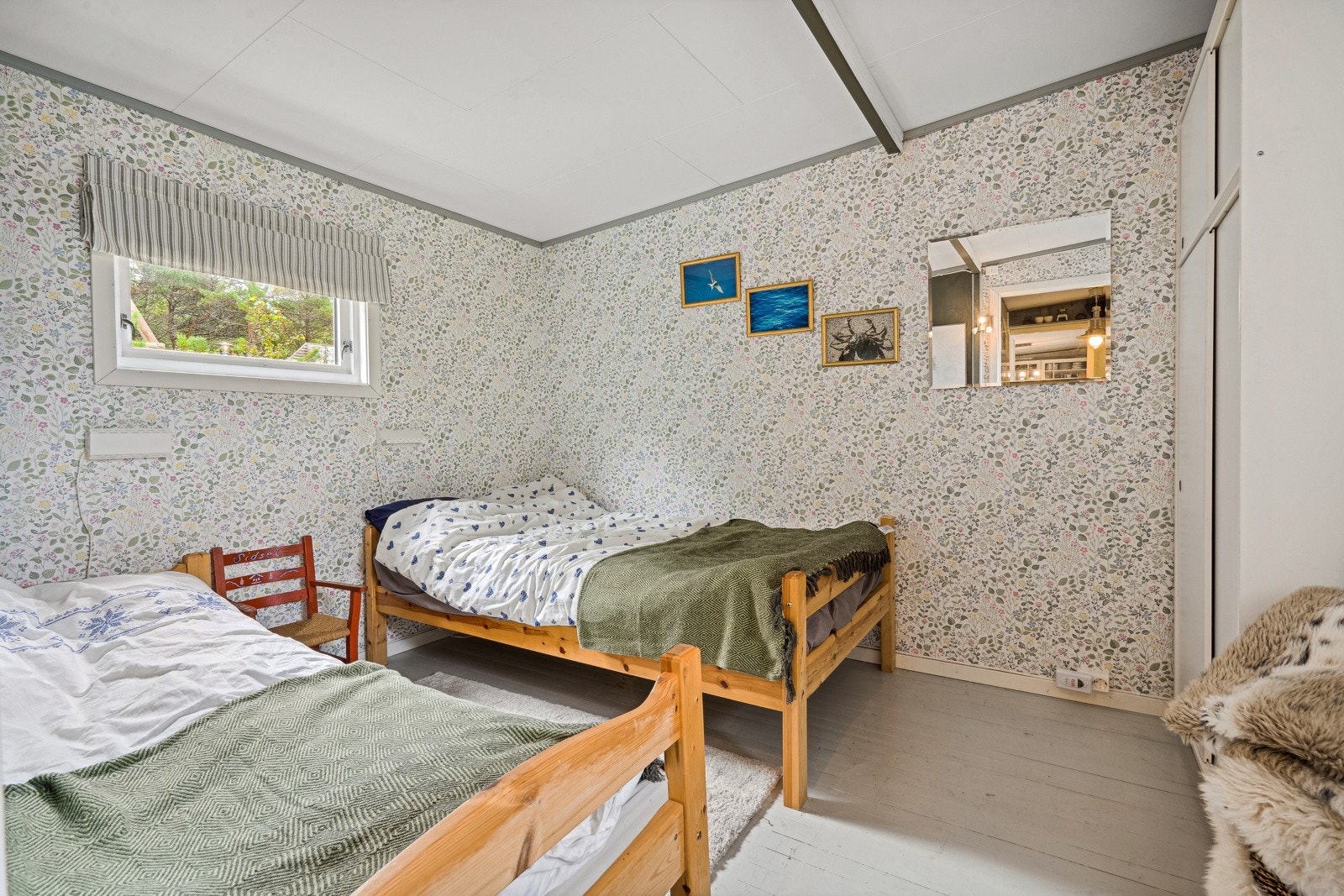 De to soverommene i hytta har en fin størrelse og er begge innredet med garderobeskap. Galleribilde