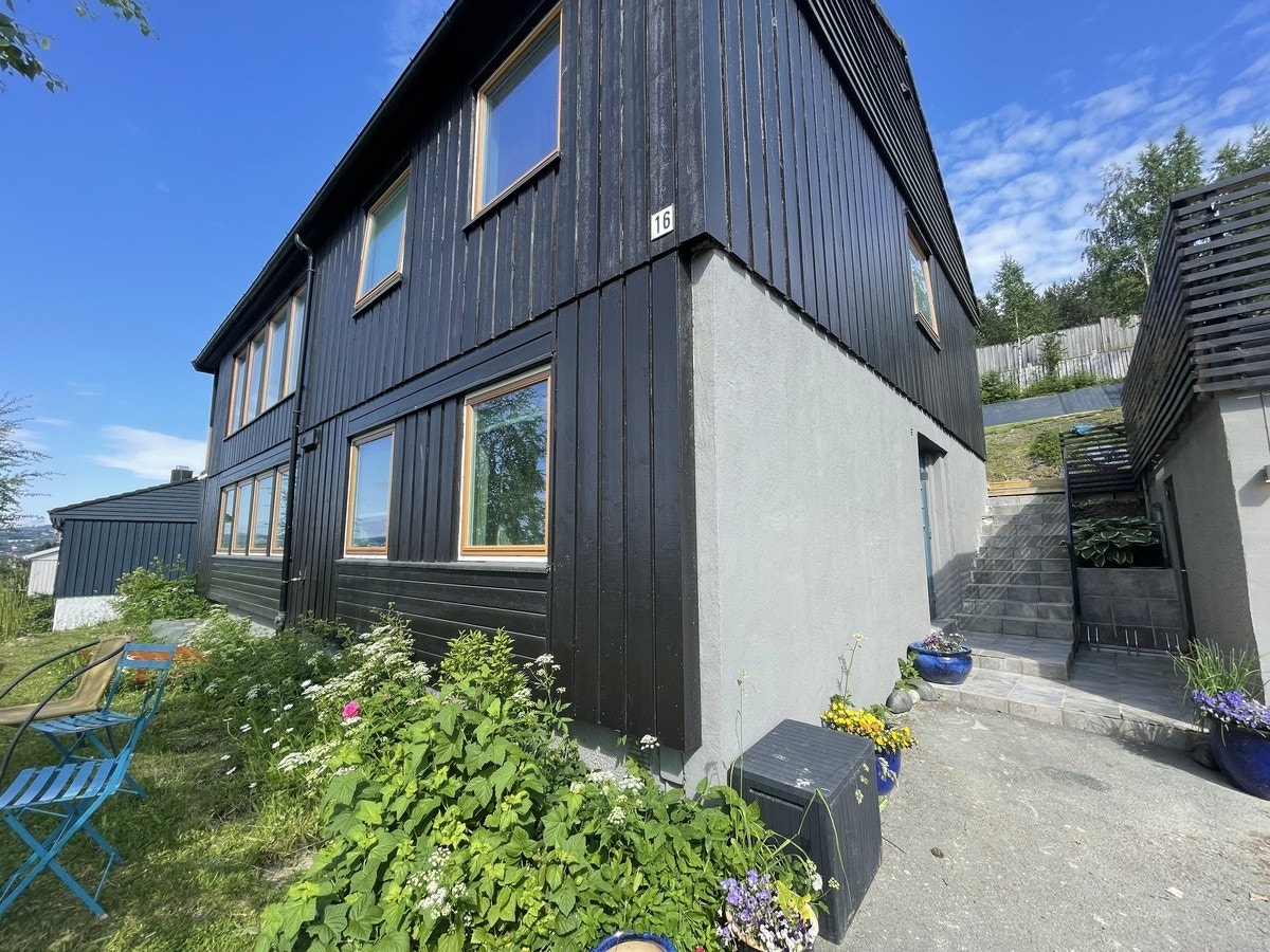 Fasade og Inngangsparti Galleribilde