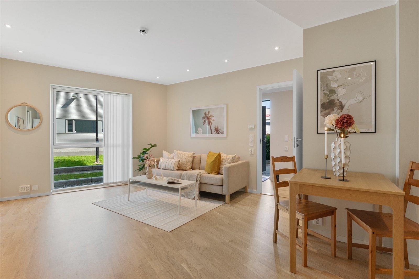 - Innvendig holder leiligheten en gjennomgående svært god (!) og innflytningsklar standard - Galleribilde