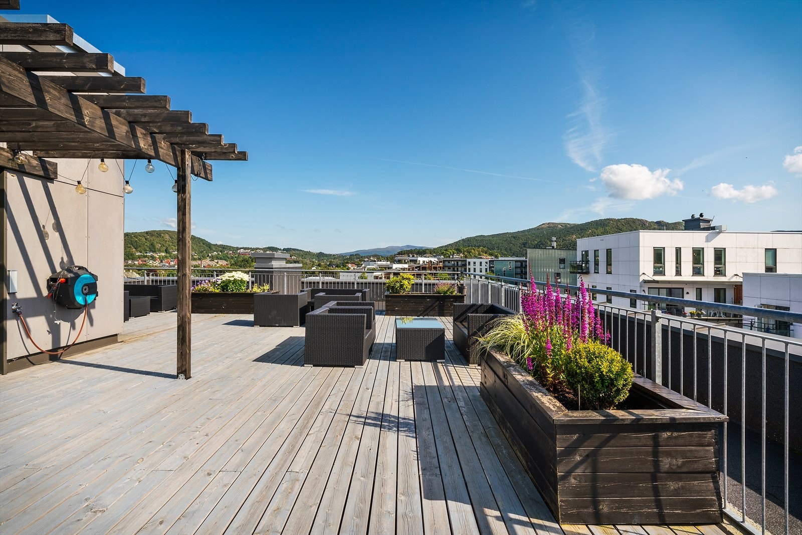 - Du har tilgang til en fantastisk felles takterrasse med både sol og utsikt - Galleribilde