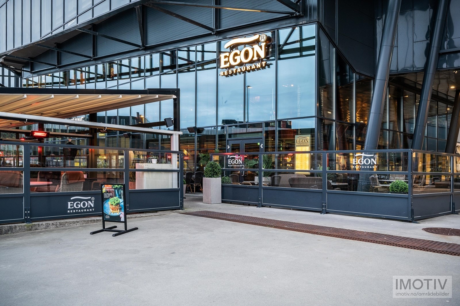 - Egon Horisont ligger i gangavstand fra leiligheten. Senteret har også et stort utvalg av klesbutikker, kaféer og matbutikk - Galleribilde