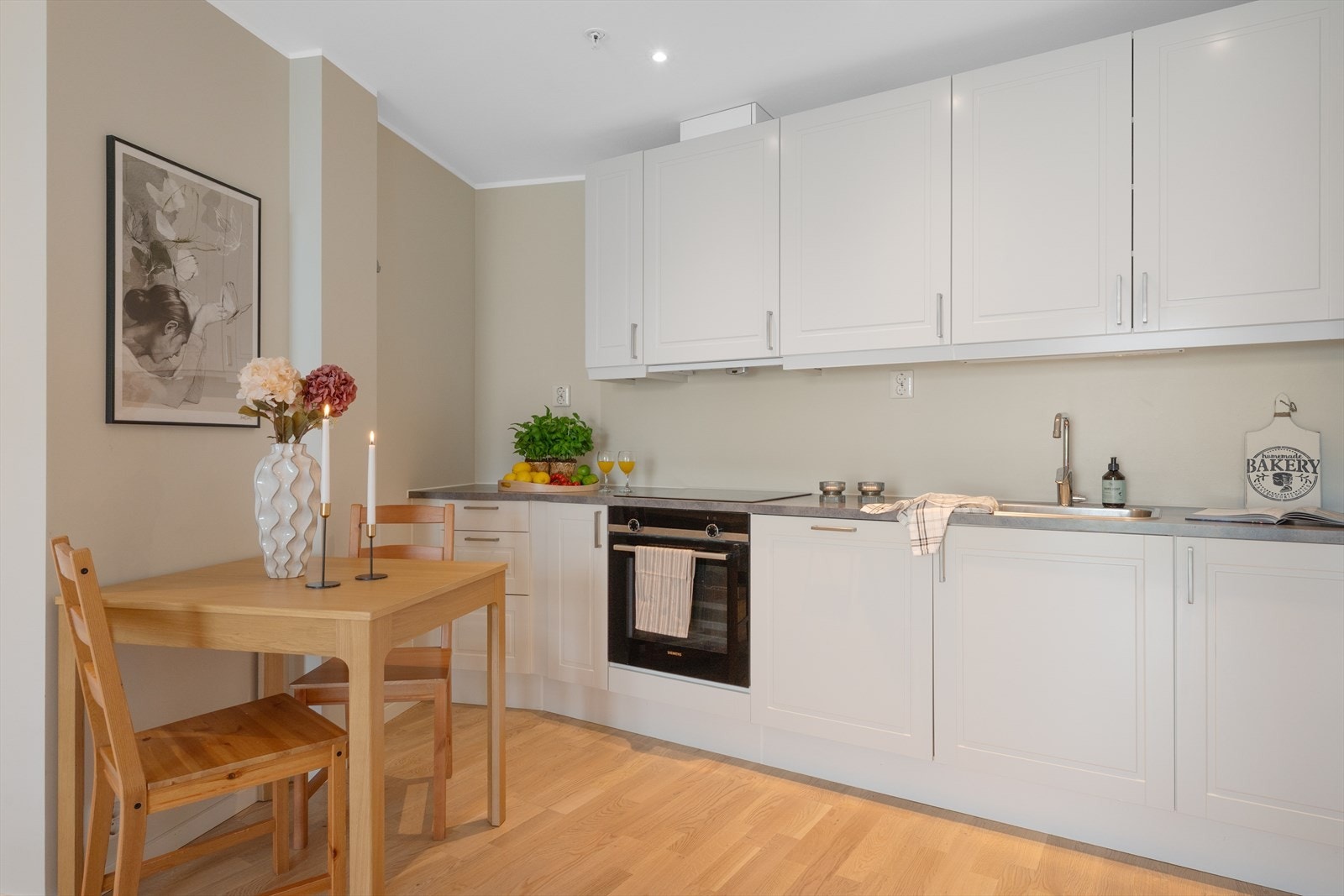 - Tidløs kjøkkeninnredning fra kvalitetsleverandøren HTH - Galleribilde