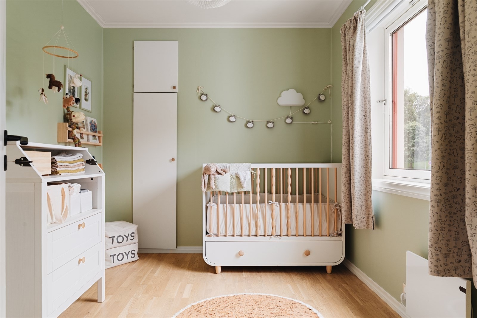 Leilighetens andre soverom måler 7,8 kvadratmeter og har tilkomst fra kjøkkenet. Galleribilde