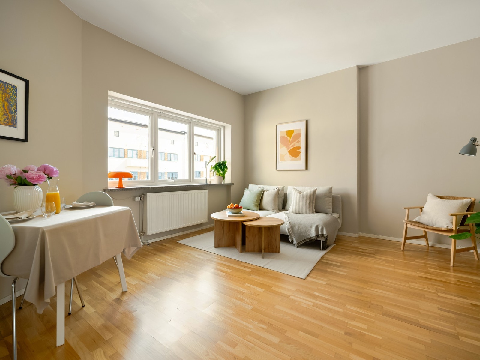 Det er verdt å nevne at alle vinduene var nye i 2015 (3-lags isoleringsvinduer). Galleribilde