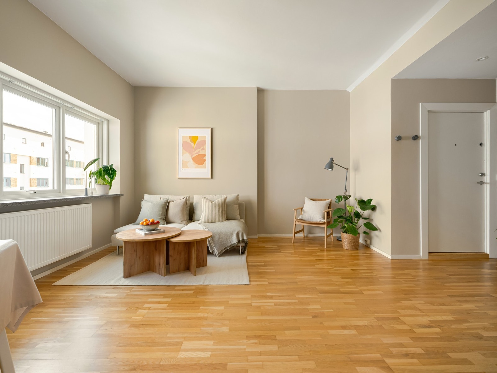 Det er fine løsninger for ulike soner. I stuedelen er det rom for en større sofagruppe og salongbord. Galleribilde