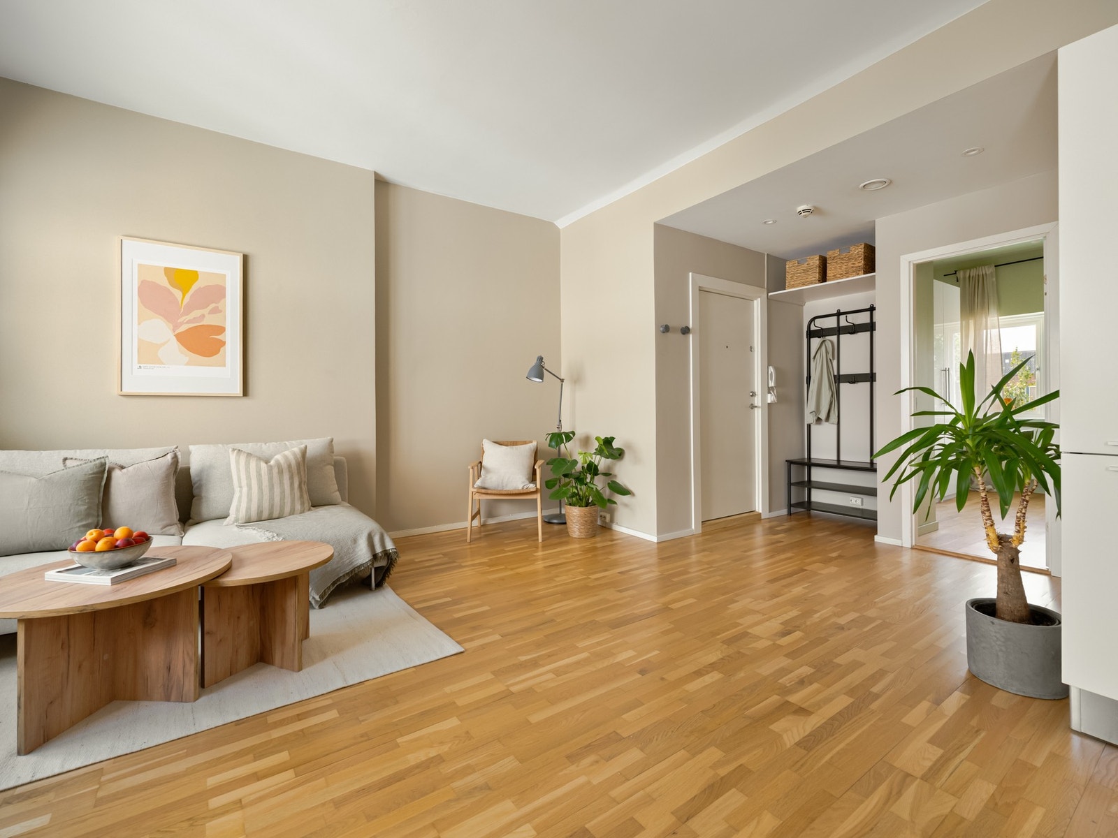 Her får du verdifulle kvaliteter som god takhøyde på ca. 2,8 m og store vindusflater som slipper inn mye naturlig dagslys. Galleribilde