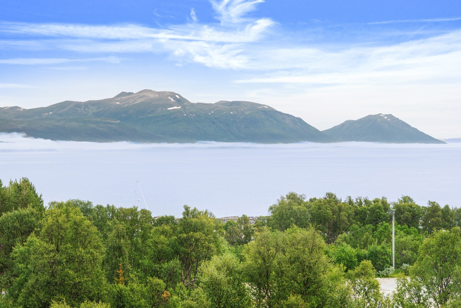 Og her fra 2. etasje. Nydelig utsikt mot Ringvassøy og Reinøya.