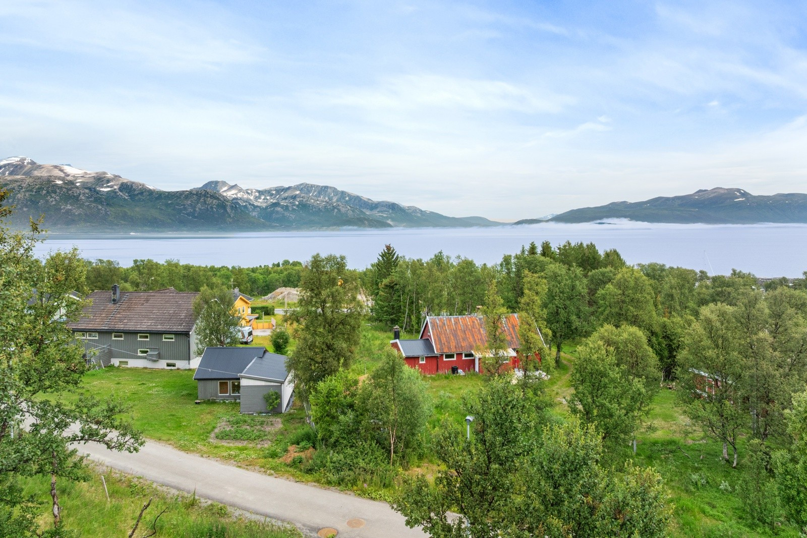 Vestover ser man mot Kvaløya.