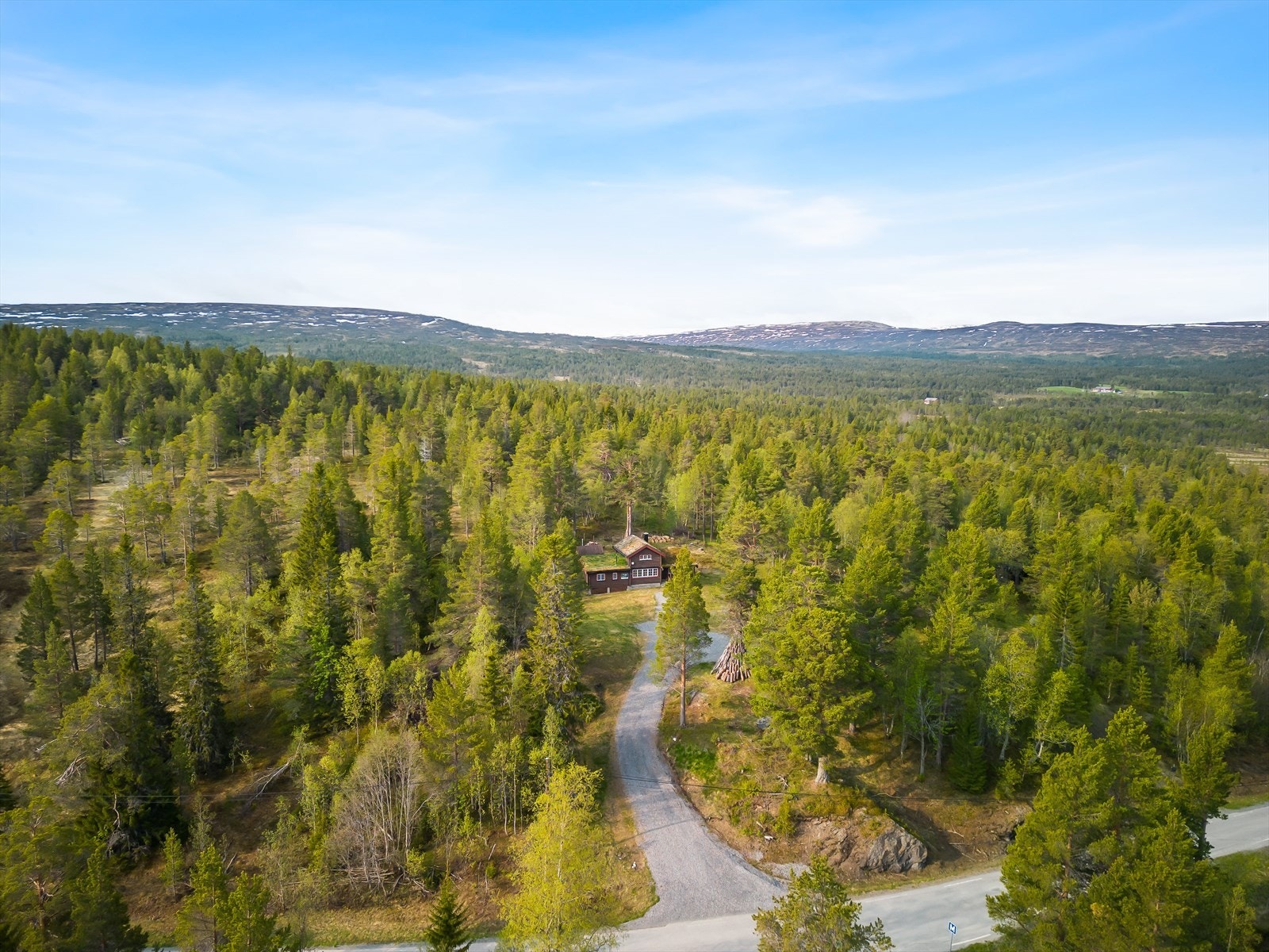 Umiddelbar nærhet til jaktterreng og oppkjørte skiløyper. Galleribilde